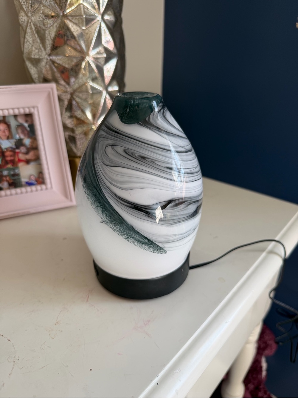 Hand-Blown White and Dark Green Swirl Glass Difuser